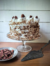 Load image into Gallery viewer, Butter Pecan Cake Candle
